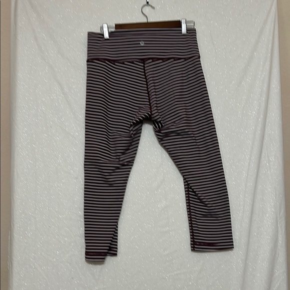 lululemon athletica Maroon and White Striped Crop WunderUnder Leggings. Size 12 - Picture 3 of 4
